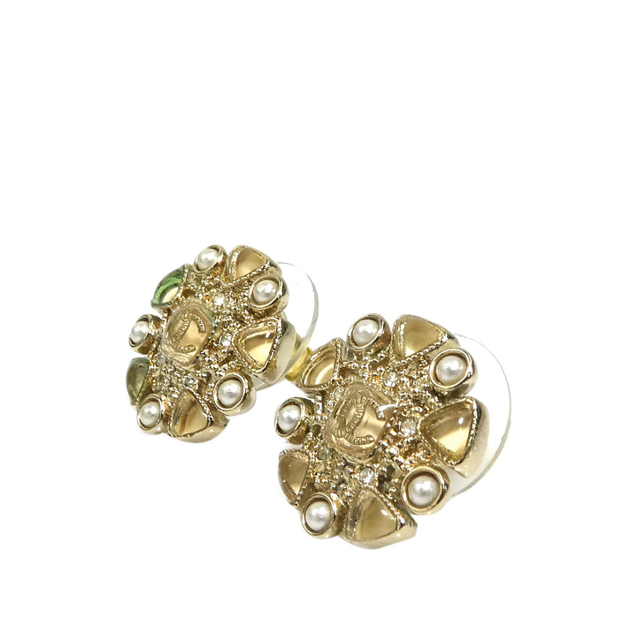 Chanel CC Brass Resin et Perles fantaisie Snowflake fermoir poussette Boucles d'oreilles Doré – vue 9 – GABY PARIS