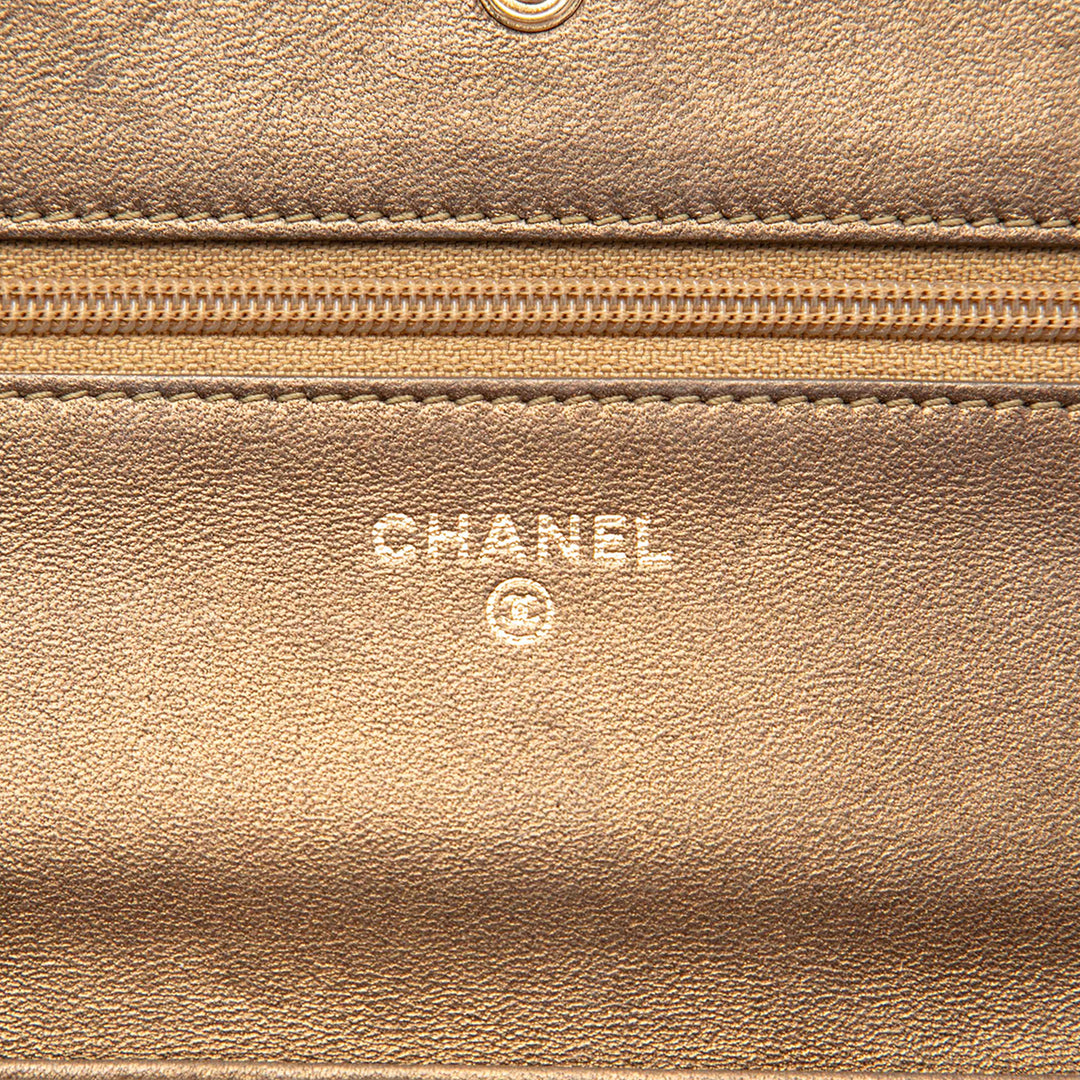 Chanel CC embossé Métallisé Wallet on Chain Cuir d'agneau Doré – vue 5 – GABY PARIS