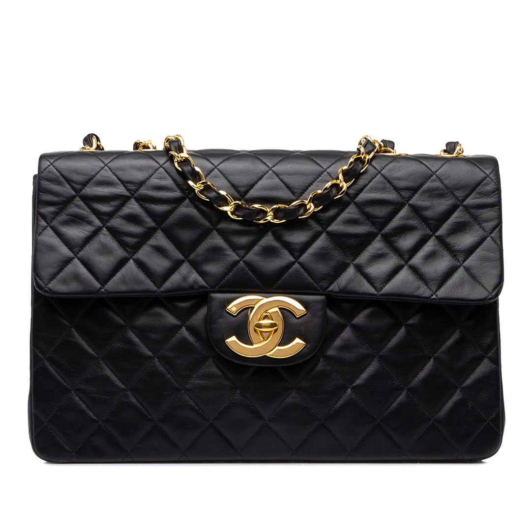 Chanel Classic Rabat simple Maxi Cuir d'agneau Noir – vue principale – GABY PARIS