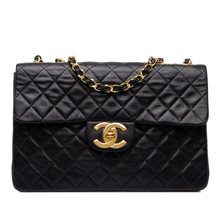 Chanel Classic Rabat simple Maxi Cuir d'agneau Noir – vue principale – GABY PARIS