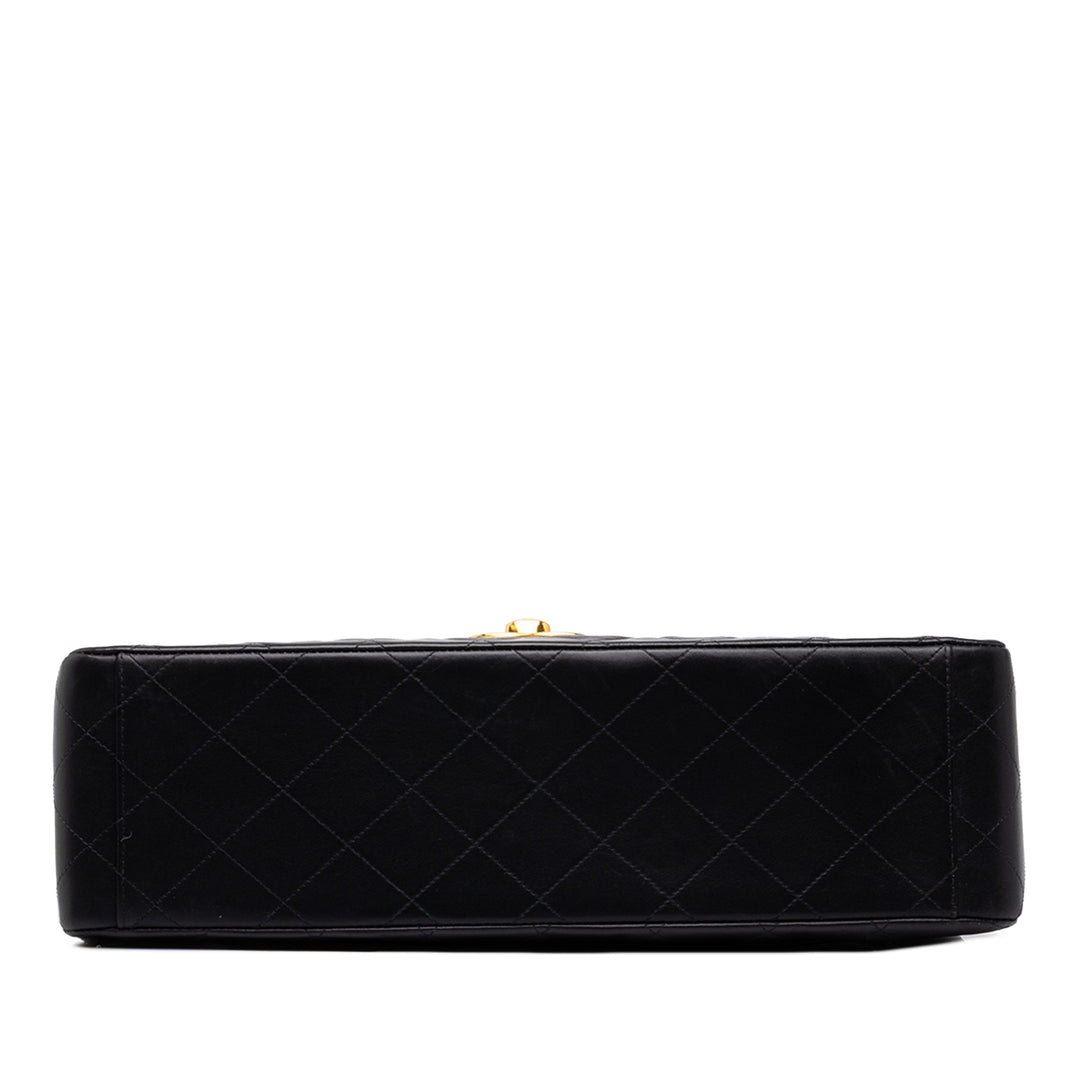 Chanel Classic Rabat simple Maxi Cuir d'agneau Noir – vue 3 – GABY PARIS