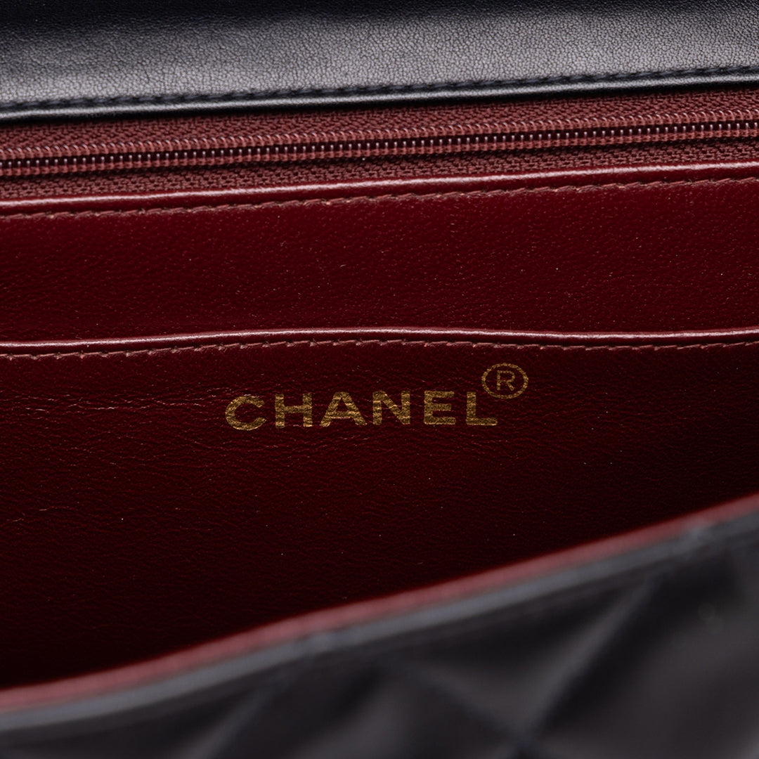 Chanel Classic Rabat simple Maxi Cuir d'agneau Noir – vue 5 – GABY PARIS