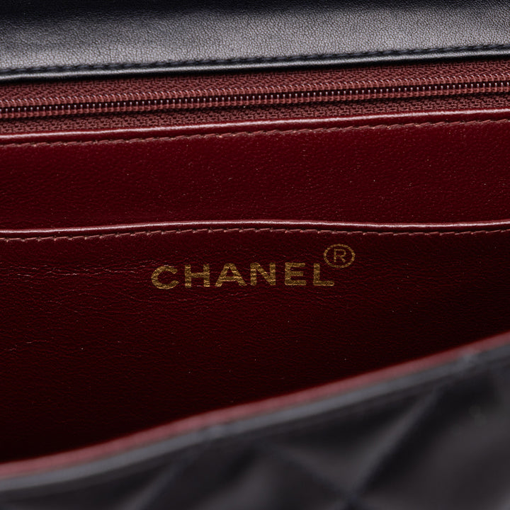 Chanel Classic Rabat simple Maxi Cuir d'agneau Noir – vue 5 – GABY PARIS