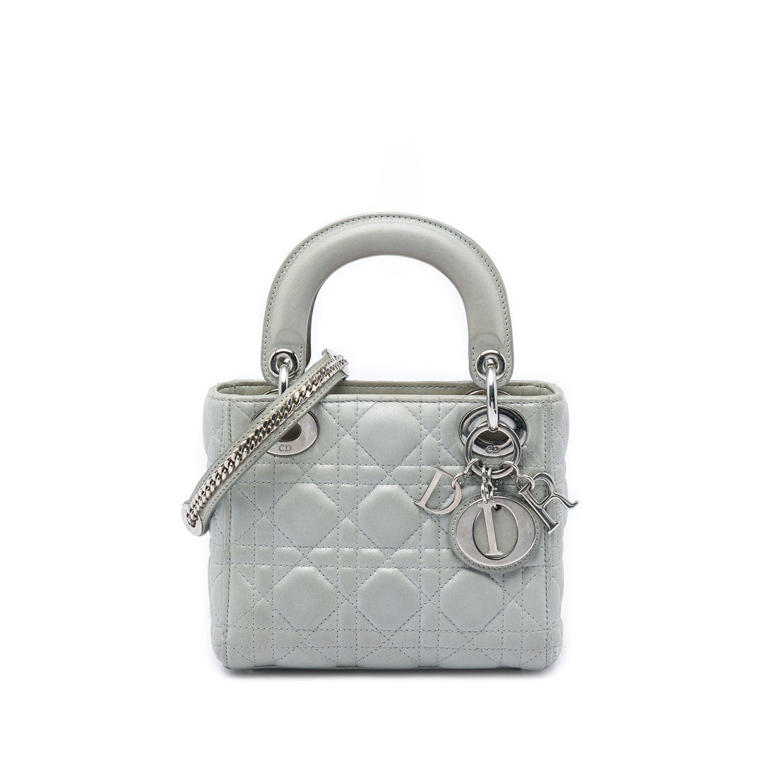 Dior Lady Dior Irisé Cannage Mini Cuir d'agneau Argenté – vue principale – GABY PARIS
