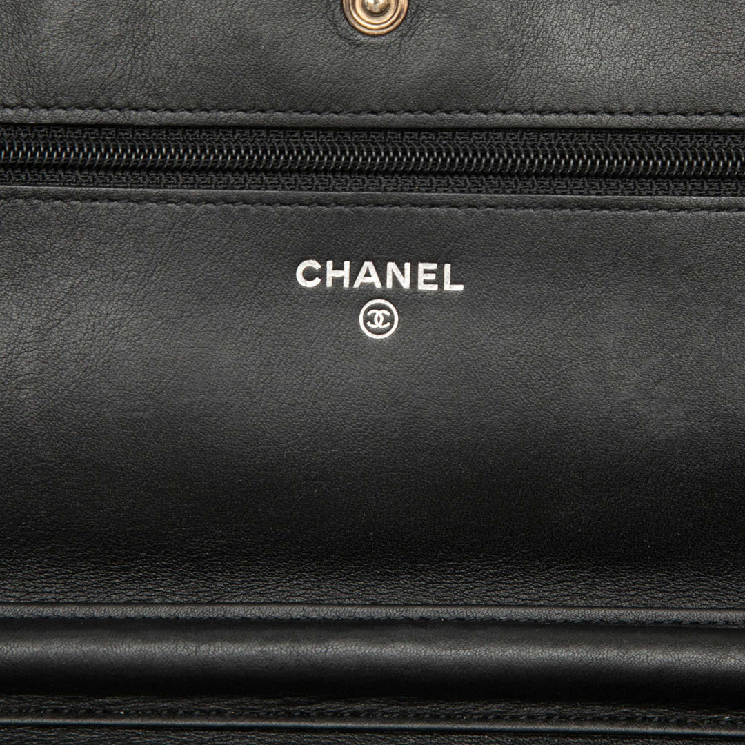 Chanel CC Matelassé Cuir verni Brilliant Wallet on Chain