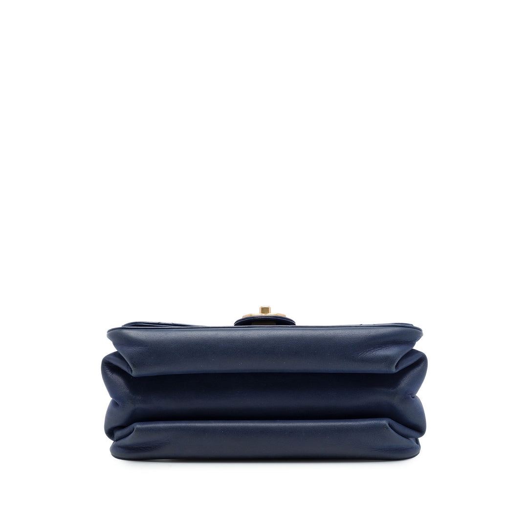 Chanel Matelassé Straight Lined à rabat Petit Cuir de veau Bleu – vue 3 – GABY PARIS