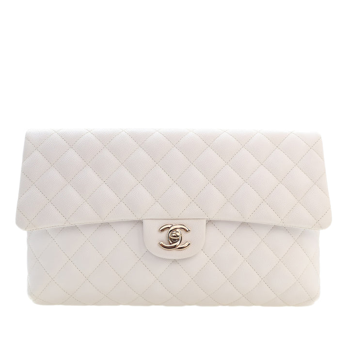 Chanel CC Matelassé à rabat Pochette Cuir caviar Blanc – vue principale – GABY PARIS