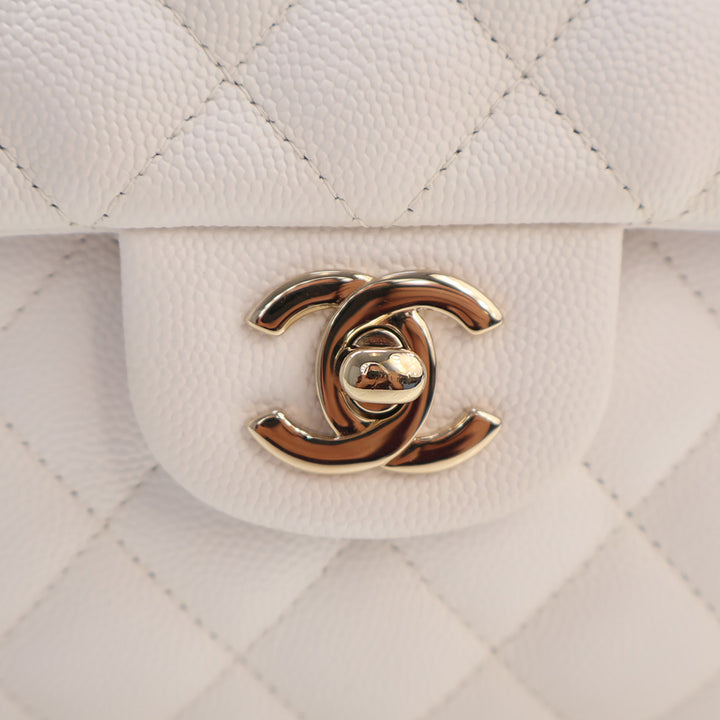 Chanel CC Matelassé à rabat Pochette Cuir caviar Blanc – vue 11 – GABY PARIS