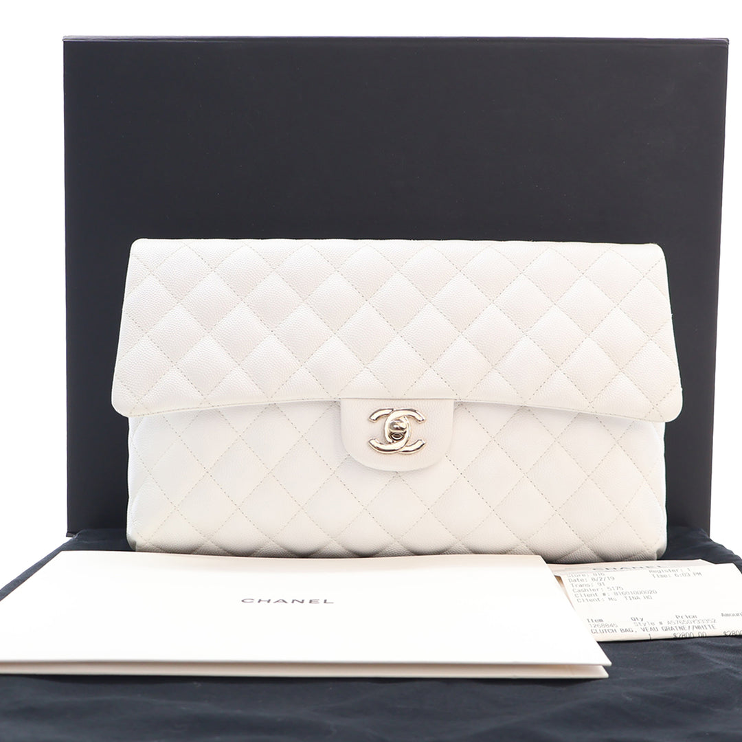 Chanel CC Matelassé à rabat Pochette Cuir caviar Blanc – vue 15 – GABY PARIS