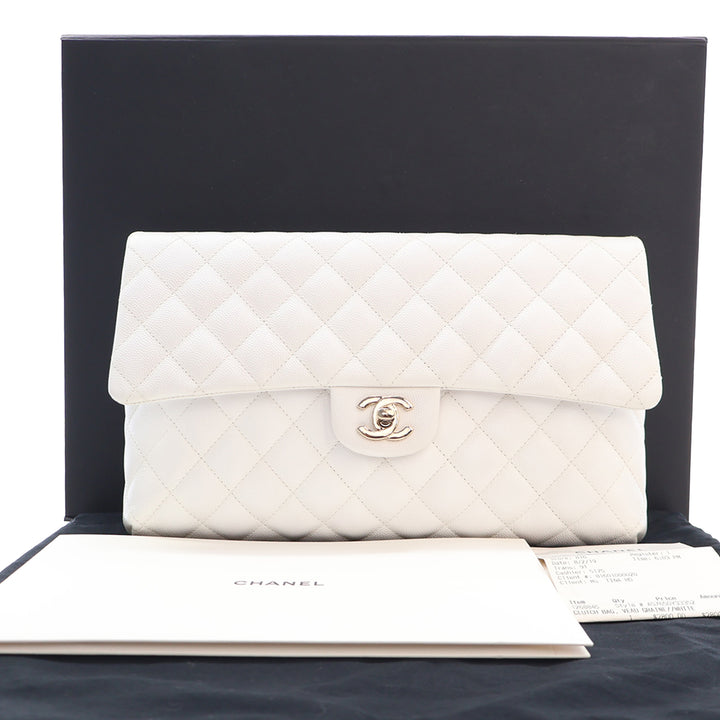 Chanel CC Matelassé à rabat Pochette Cuir caviar Blanc – vue 15 – GABY PARIS