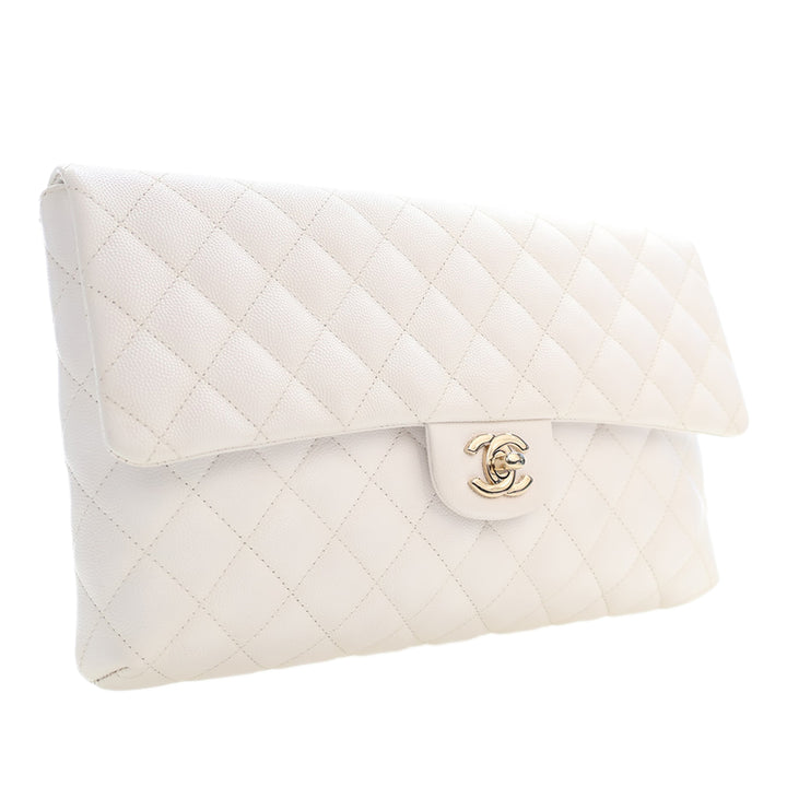 Chanel CC Matelassé à rabat Pochette Cuir caviar Blanc – vue 3 – GABY PARIS
