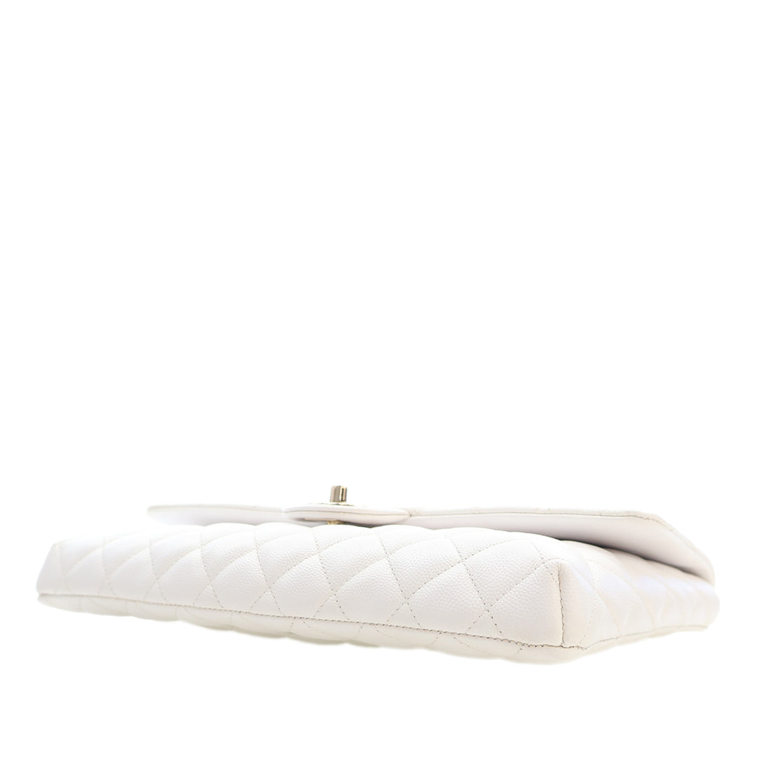 Chanel CC Matelassé à rabat Pochette Cuir caviar Blanc – vue 6 – GABY PARIS