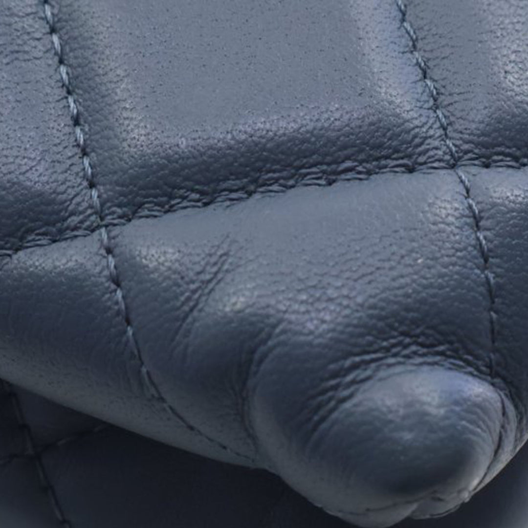 Chanel Medium Matelassé Cuir de veau 19 à rabat