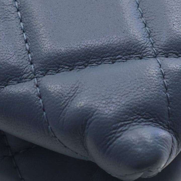 Chanel Medium Matelassé Cuir de veau 19 à rabat