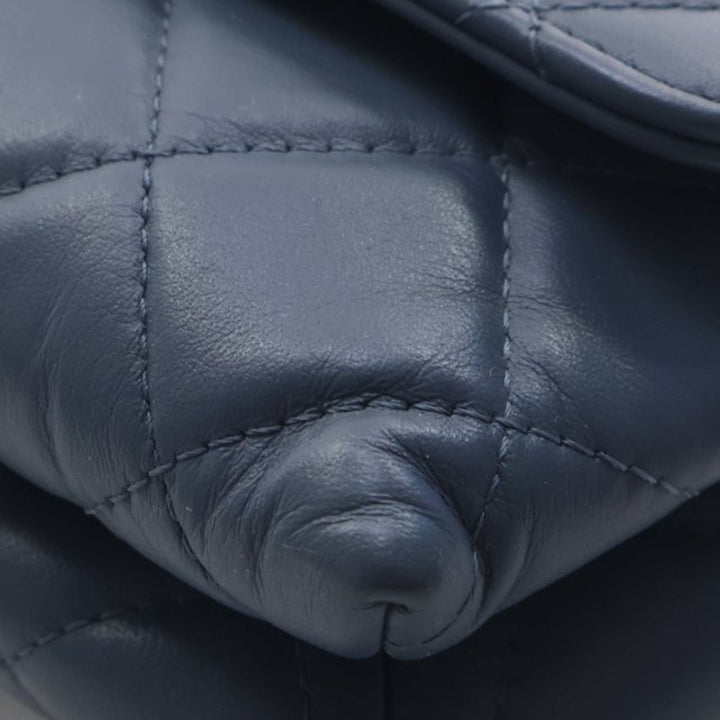 Chanel Medium Matelassé Cuir de veau 19 à rabat