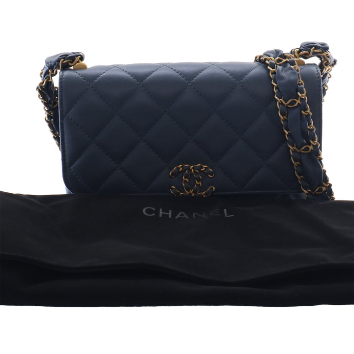 Chanel Medium Matelassé Cuir de veau 19 à rabat
