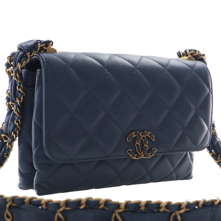 Chanel Medium Matelassé Cuir de veau 19 à rabat
