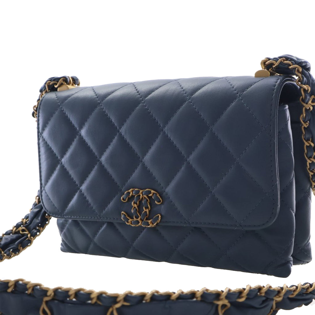 Chanel Medium Matelassé Cuir de veau 19 à rabat