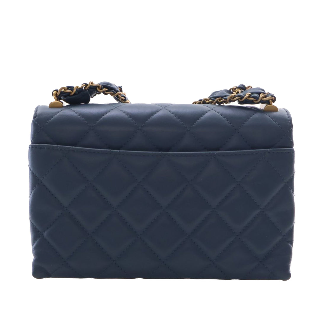 Chanel Medium Matelassé Cuir de veau 19 à rabat