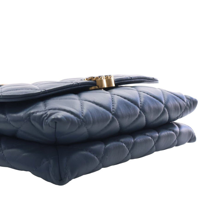 Chanel Medium Matelassé Cuir de veau 19 à rabat