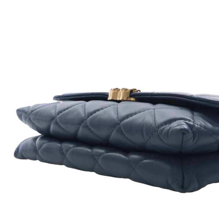 Chanel Medium Matelassé Cuir de veau 19 à rabat