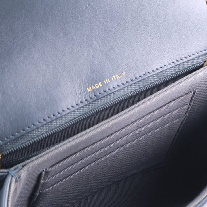 Chanel Medium Matelassé Cuir de veau 19 à rabat