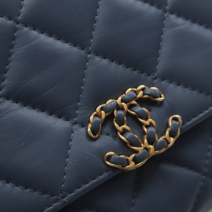 Chanel Medium Matelassé Cuir de veau 19 à rabat