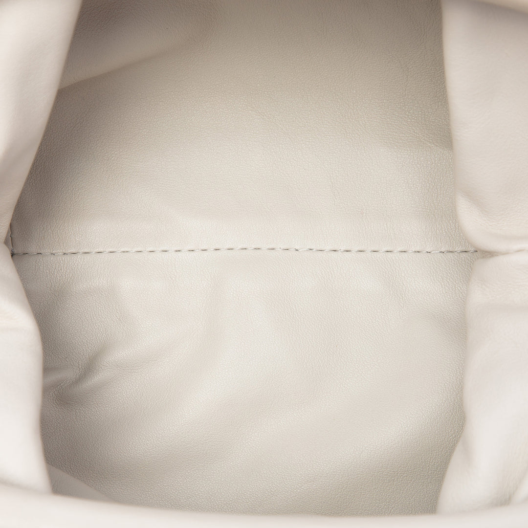 Bottega Veneta Pochette The Mini Cuir d'agneau Blanc – vue 4 – GABY PARIS