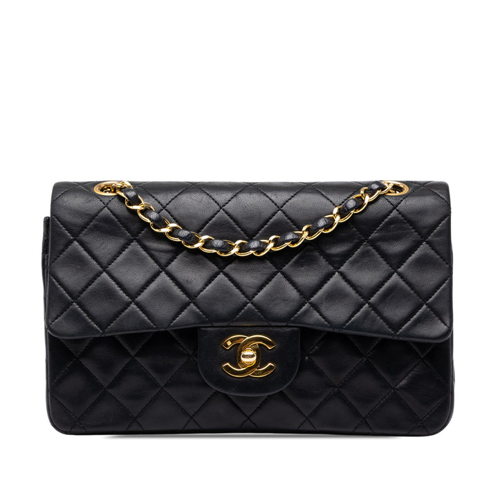Chanel Sac porté épaule Classic Double rabat Petit Cuir d'agneau Noir – vue principale – GABY PARIS