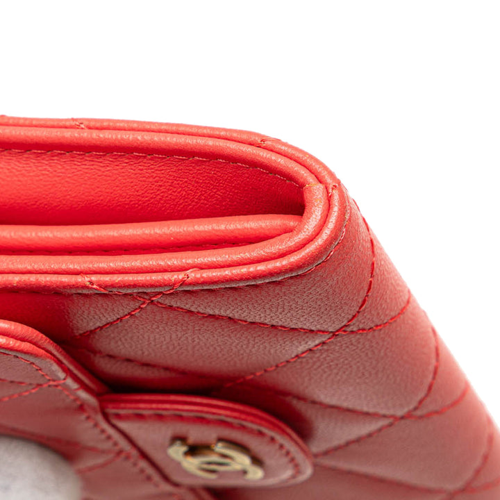 Chanel Matelassé Cuir d’agneau à rabat Card Holder on Chain