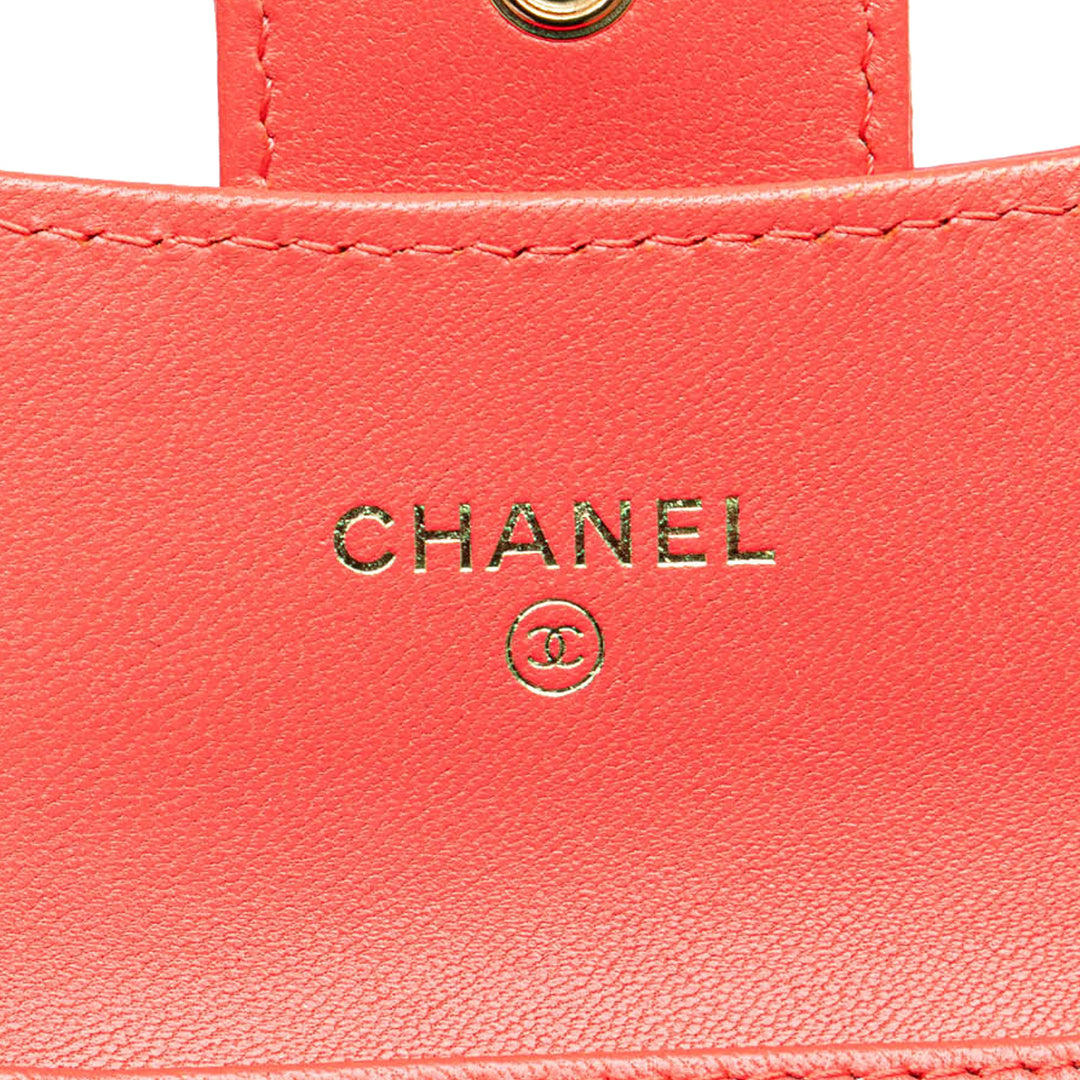 Chanel Matelassé Cuir d’agneau à rabat Card Holder on Chain