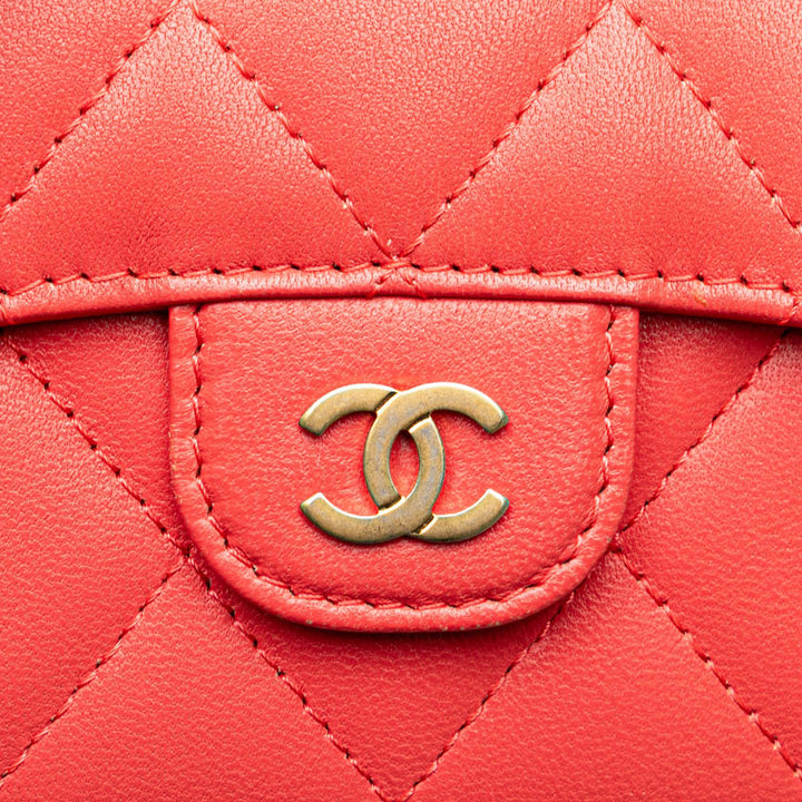Chanel Matelassé Cuir d’agneau à rabat Card Holder on Chain