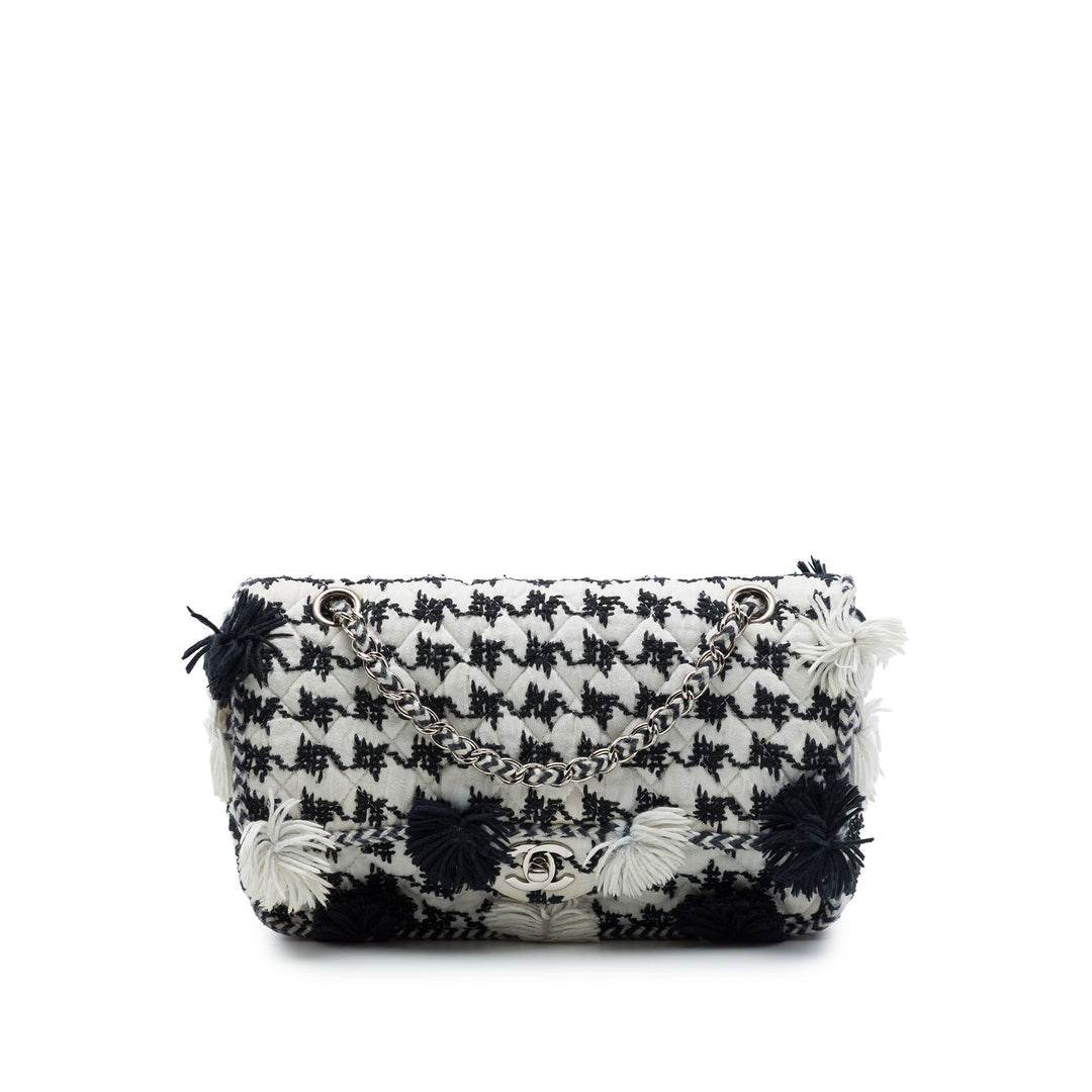 Chanel Classic brodé Houndstooth Pom Pom à rabat Moyen Toile