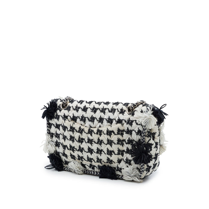 Chanel Classic brodé Houndstooth Pom Pom à rabat Moyen Toile