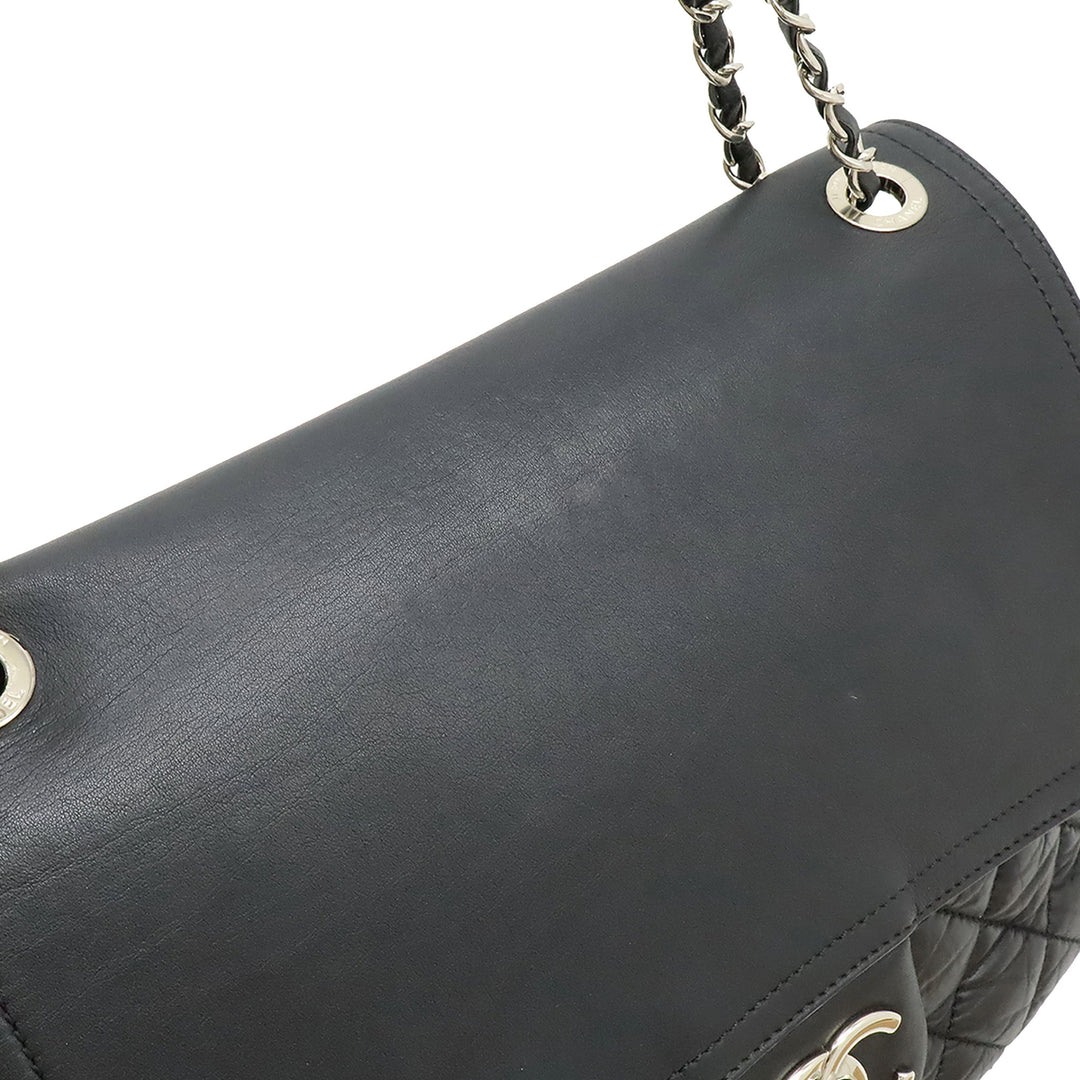 Chanel Matelassé vieilli Cuir de veau Easy Zip à rabat