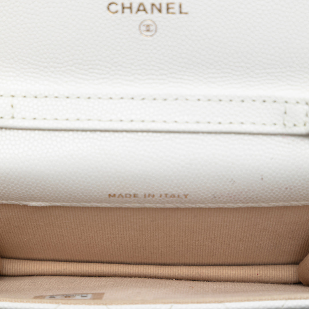 Chanel CC Matelassé Caviar Medallion Charm Pochette avec chaîne