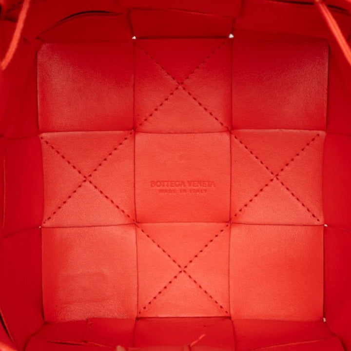 Bottega Veneta Sac seau Intrecciato Cassette nappa Petit Rouge – vue 4 – GABY PARIS