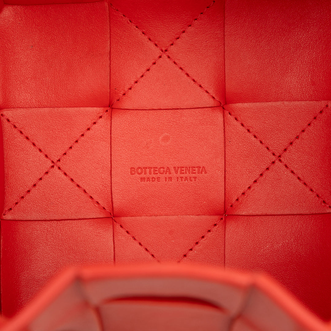 Bottega Veneta Sac seau Intrecciato Cassette nappa Petit Rouge – vue 5 – GABY PARIS