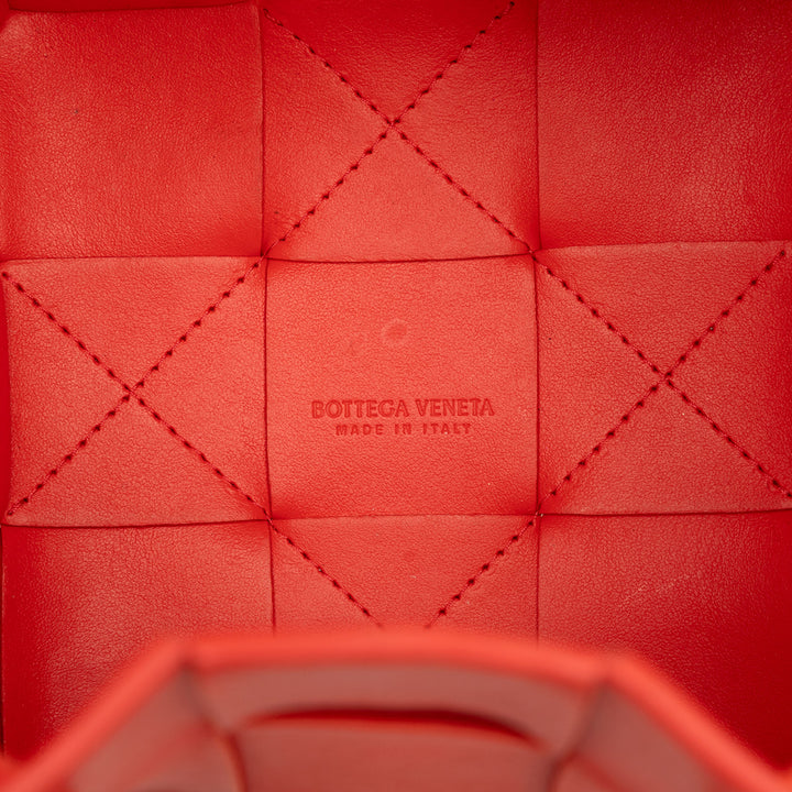 Bottega Veneta Sac seau Intrecciato Cassette nappa Petit Rouge – vue 5 – GABY PARIS