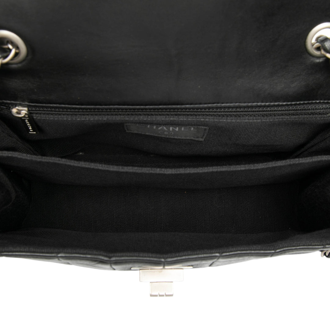 Chanel Chocolate Bar Cuir d’agneau Reissue Multipocket Flap Noir – GABY PARIS Authentique