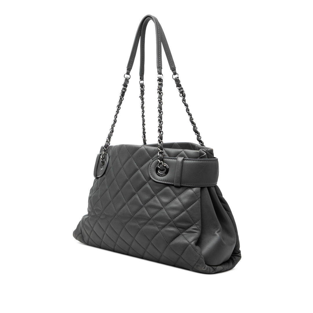 Chanel Matelassé Coco Loop Cabas Petit Cuir d'agneau Gris – vue 2 – GABY PARIS