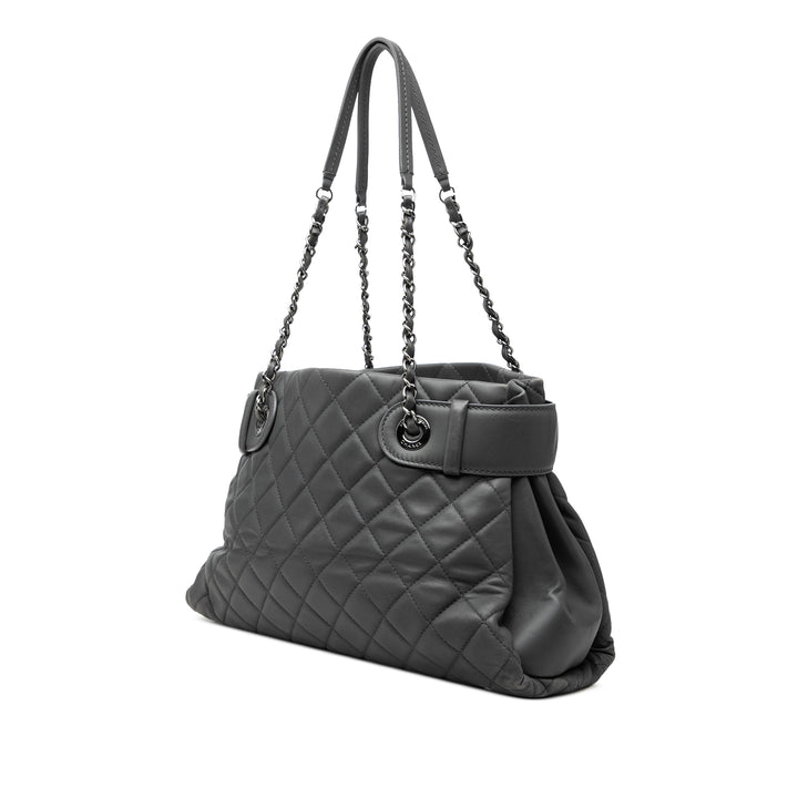 Chanel Matelassé Coco Loop Cabas Petit Cuir d'agneau Gris – vue 2 – GABY PARIS