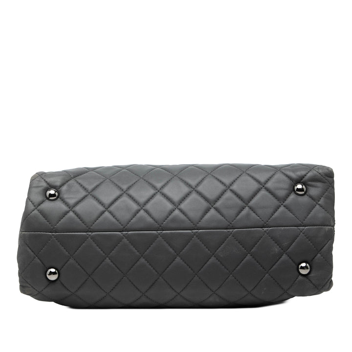 Chanel Matelassé Coco Loop Cabas Petit Cuir d'agneau Gris – vue 3 – GABY PARIS