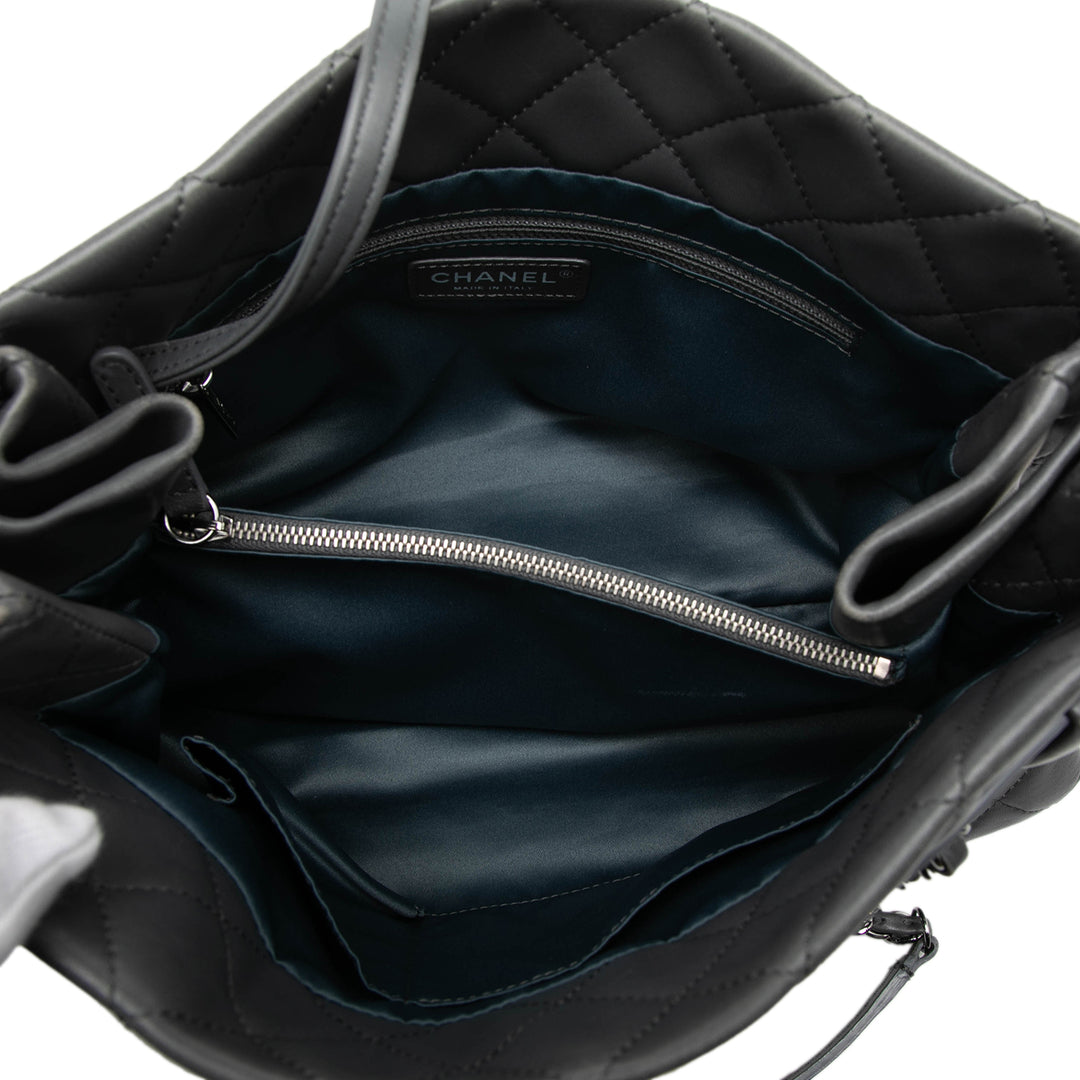 Chanel Matelassé Coco Loop Cabas Petit Cuir d'agneau Gris – vue 4 – GABY PARIS