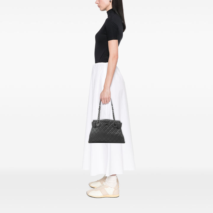 Chanel Matelassé Coco Loop Cabas Petit Cuir d'agneau Gris – vue 7 – GABY PARIS