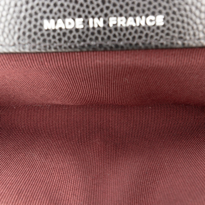 Chanel Matelassé Caviar Sunglasses Étui avec chaîne