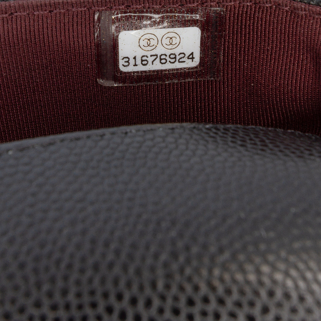 Chanel Matelassé Caviar Sunglasses Étui avec chaîne