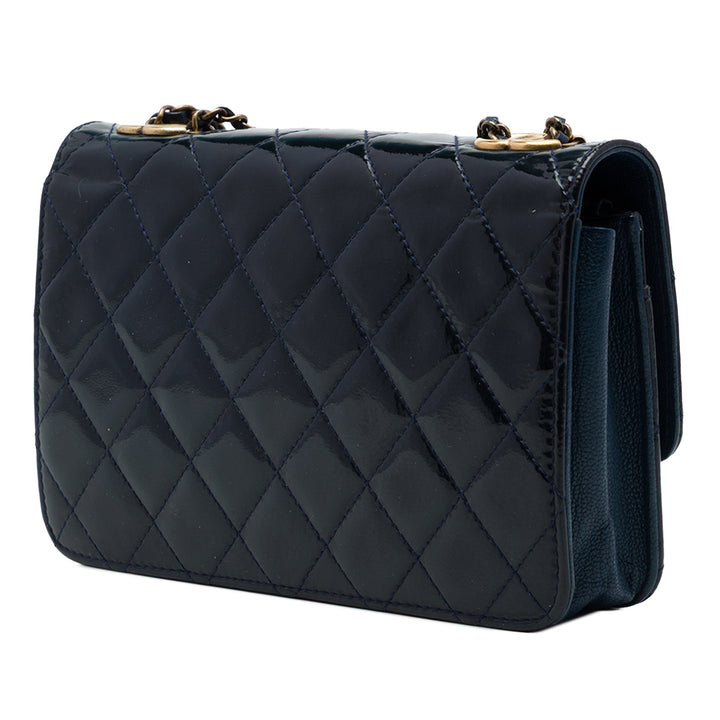 Chanel Matelassé et CC Œillets Wallet on Chain Cuir de chèvre Bleu