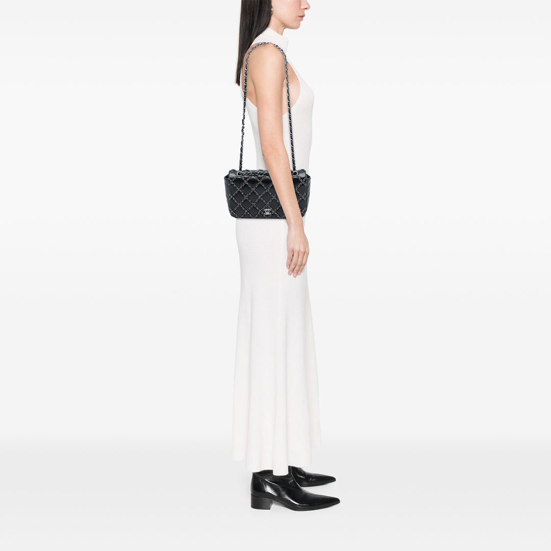 Chanel CC Matelassé Cuir d’agneau Chain Embellished à rabat