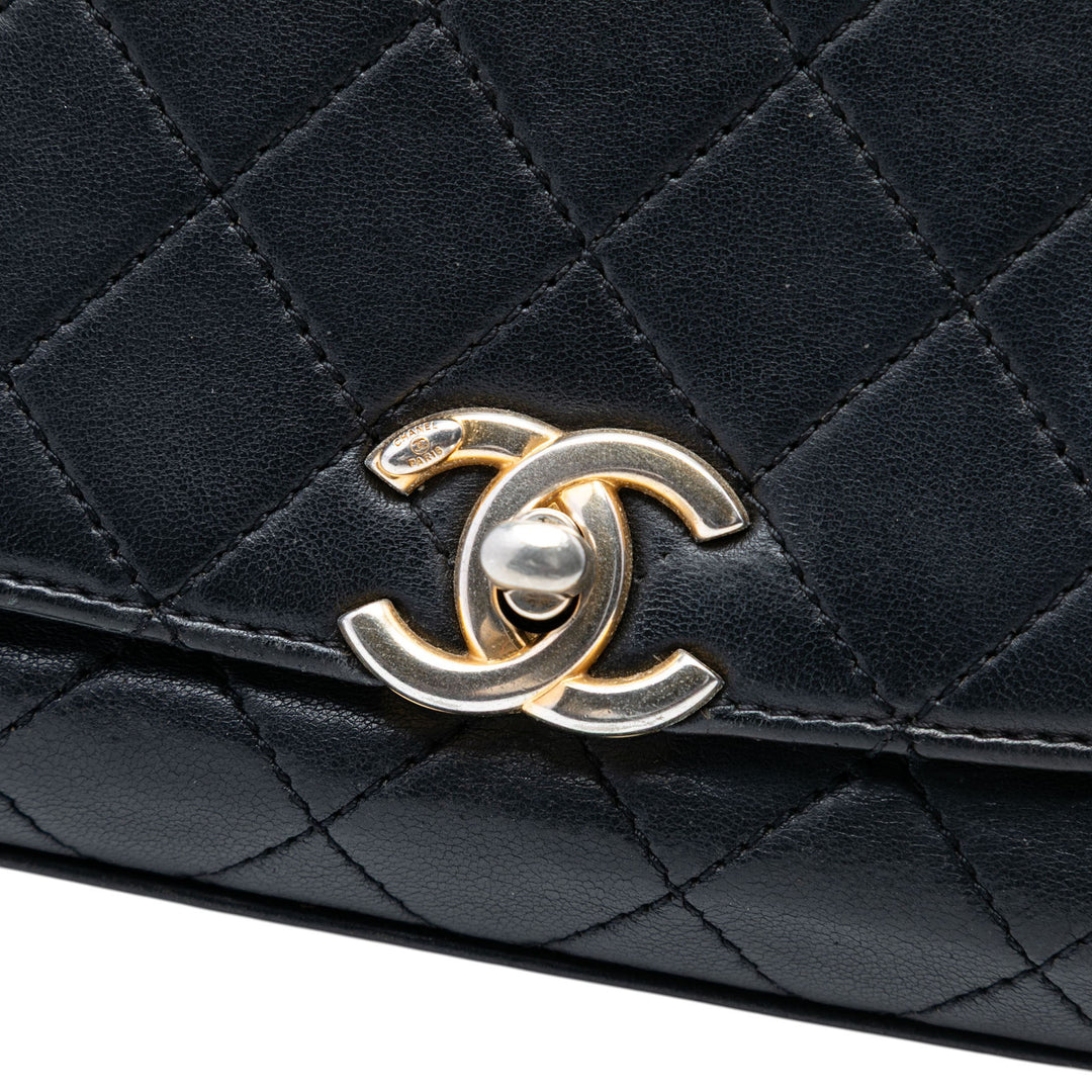 Chanel Medium Matelassé Cuir d’agneau La Parisienne à rabat
